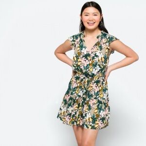 NWOT | VELVET BY GRAHAM AND SPENCER | Paloma Tie Waist Dress | Green Floral | M